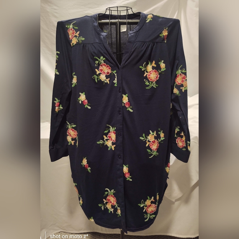 Ladies EMBROIDERED navy blue blouse by Forgotten Grace. NORDSTROM. SIZE 2X